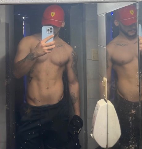 Nahá fotka uniklých OnlyFans od Tadeo Motta