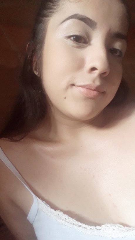 Naakte gelekte OnlyFans-foto van Stefanya