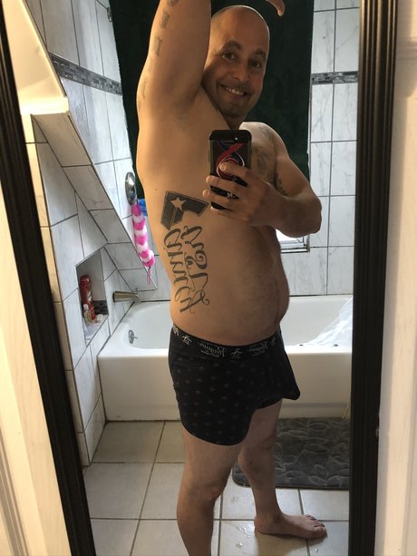 Naken läckt OnlyFans-bild av Anthony
