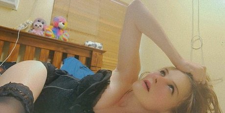 Submissive Lil Hoe OnlyFansリークヌード写真