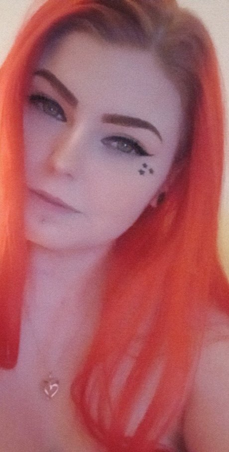 Naakte gelekte OnlyFans-foto van Kinkyk