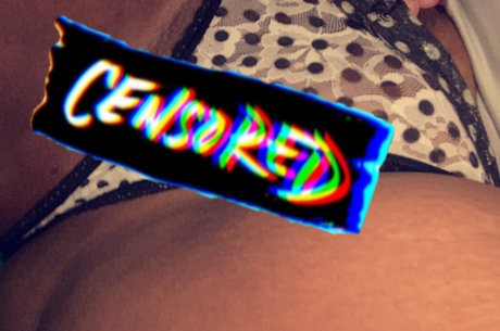 Naken läckt OnlyFans-bild av Eroticka