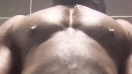 Photo nue de fuite OnlyFans de Black Mature Muscle