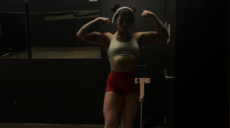 Naakte gelekte OnlyFans-foto van Mills