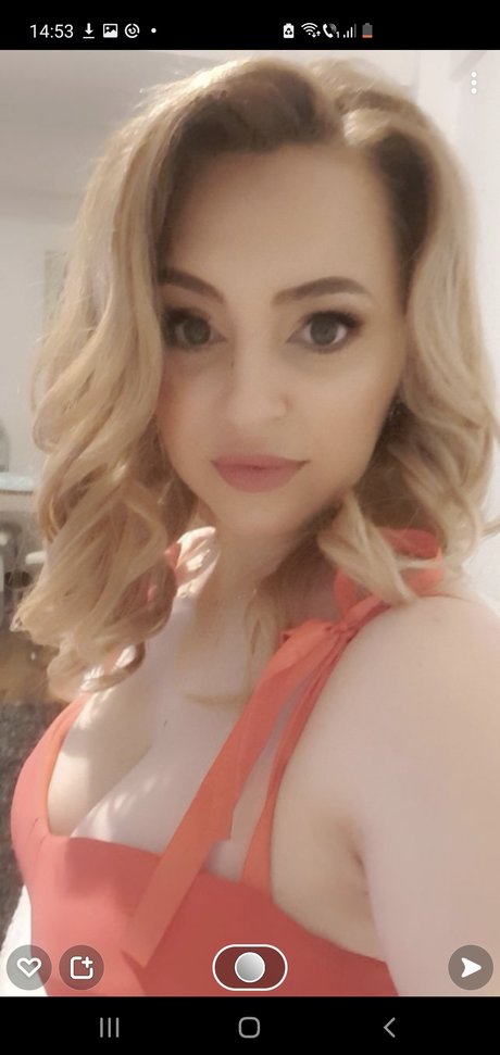 Naken läckt OnlyFans-bild av Alina Elena