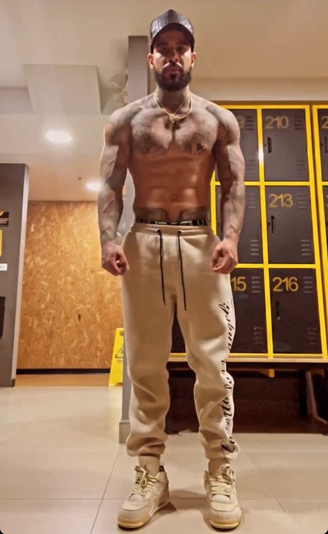 Naken läckt OnlyFans-bild av Dominic Fox