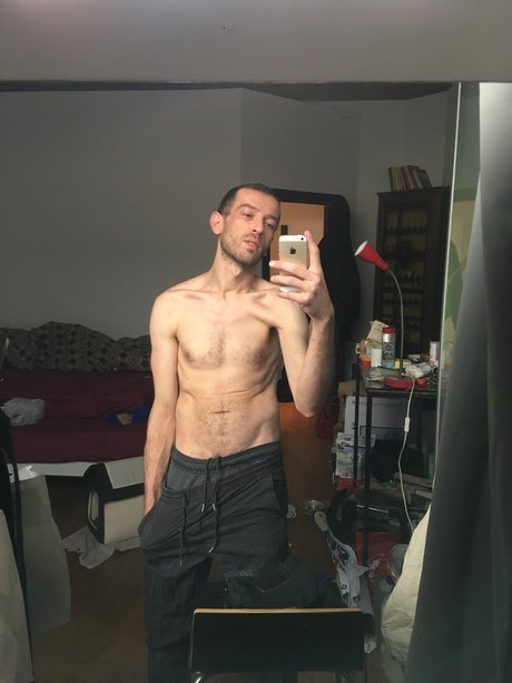 Alaston vuotanut OnlyFans-kuva Esckaenor