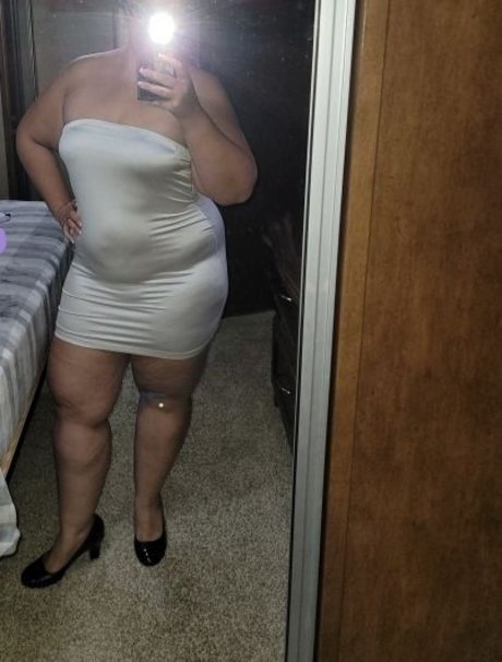 Alaston vuotanut OnlyFans-kuva Hotwife
