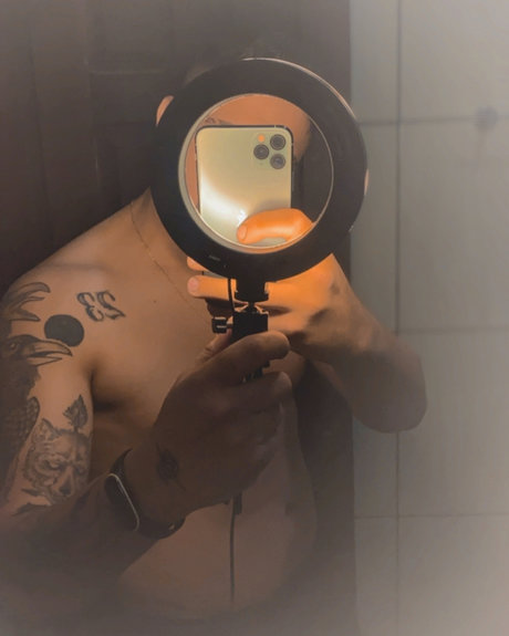 Nahá fotka uniklých OnlyFans od Rafael Bruzinga