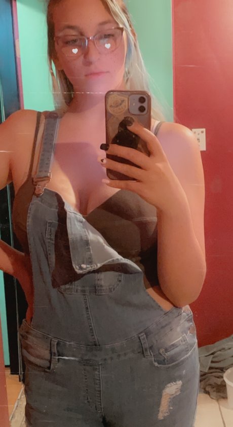 Alaston vuotanut OnlyFans-kuva Kitten