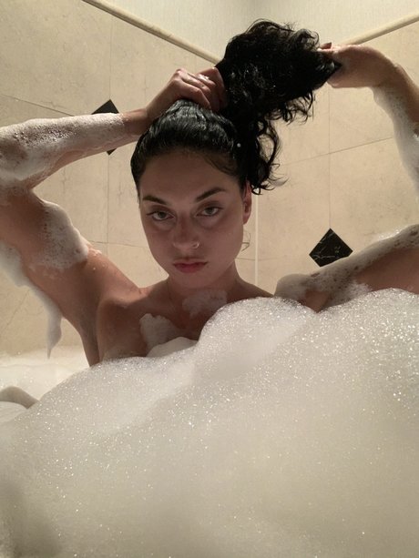 Alasti lekkinud OnlyFans-i pilt Ty