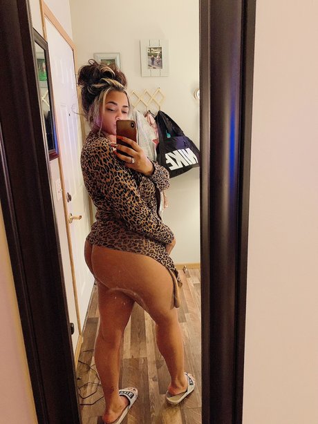 Naken läckt OnlyFans-bild av A