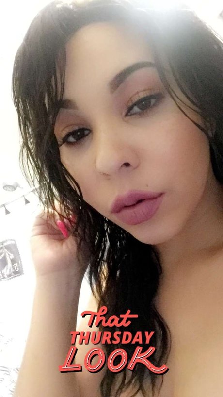Naken läckt OnlyFans-bild av Redvelvet28