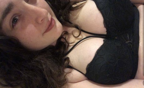 Naakte gelekte OnlyFans-foto van Thatonegirl
