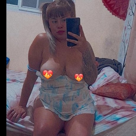Naken läckt OnlyFans-bild av Solange Belen 