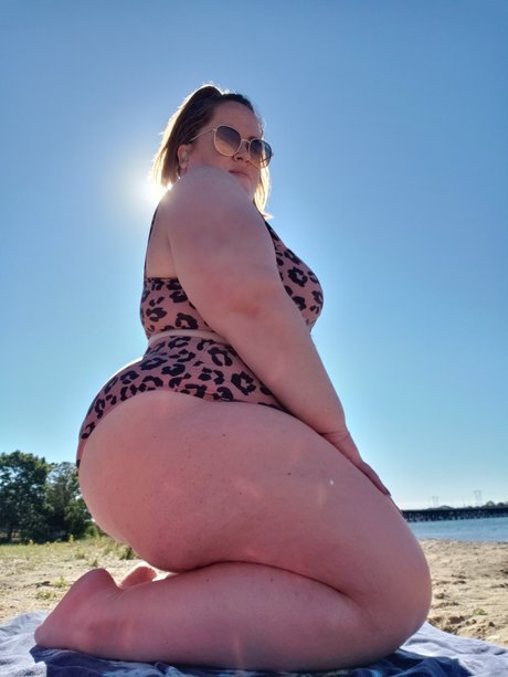 Naakte gelekte OnlyFans-foto van Ginger Page