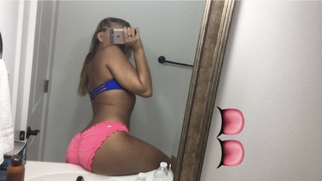 Обнаженная фотография утечки OnlyFans от Sam