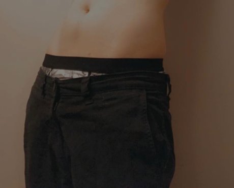 Naken läckt OnlyFans-bild av Punkpuppy