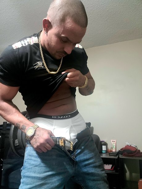 Foto nua vazada do OnlyFans de Anything4yourpleasure