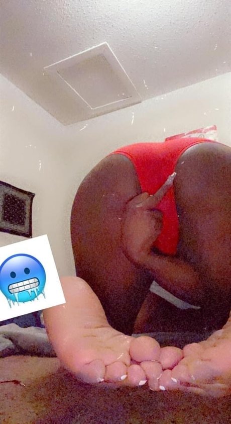 Alaston vuotanut OnlyFans-kuva Chanel