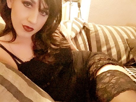 Alaston vuotanut OnlyFans-kuva Translea