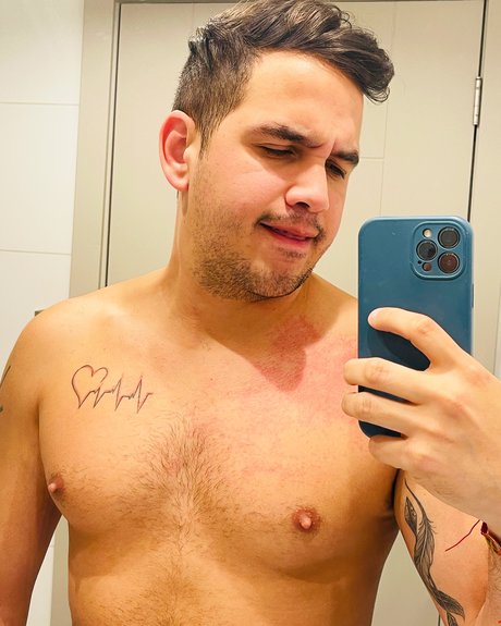 Naken läckt OnlyFans-bild av Lkarlos