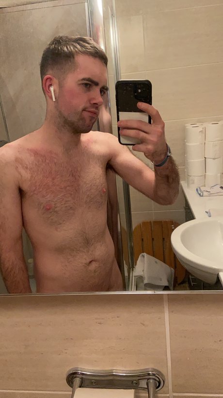 Alaston vuotanut OnlyFans-kuva Littlebadboy98