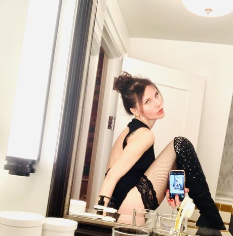 Naken läckt OnlyFans-bild av Elena