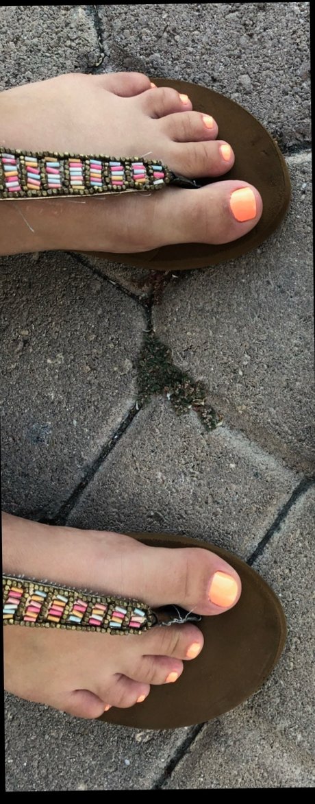 Alaston vuotanut OnlyFans-kuva Yourfavoritefootprincess