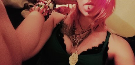 Naakte gelekte OnlyFans-foto van Pinky