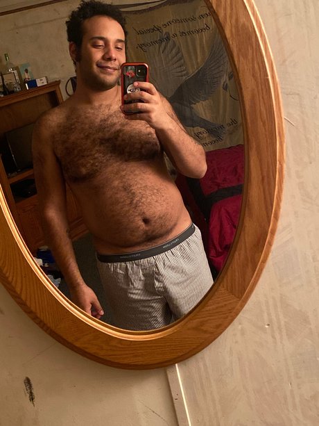 Naken läckt OnlyFans-bild av Black Bear