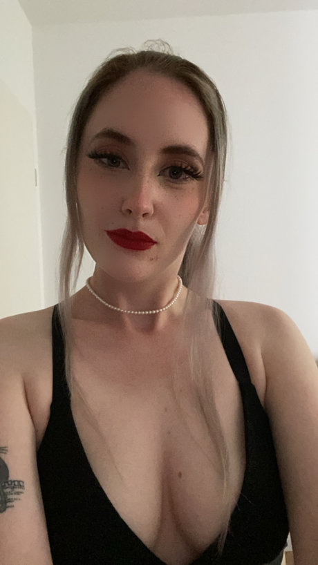 Nahá fotka uniklých OnlyFans od Goddess Violette
