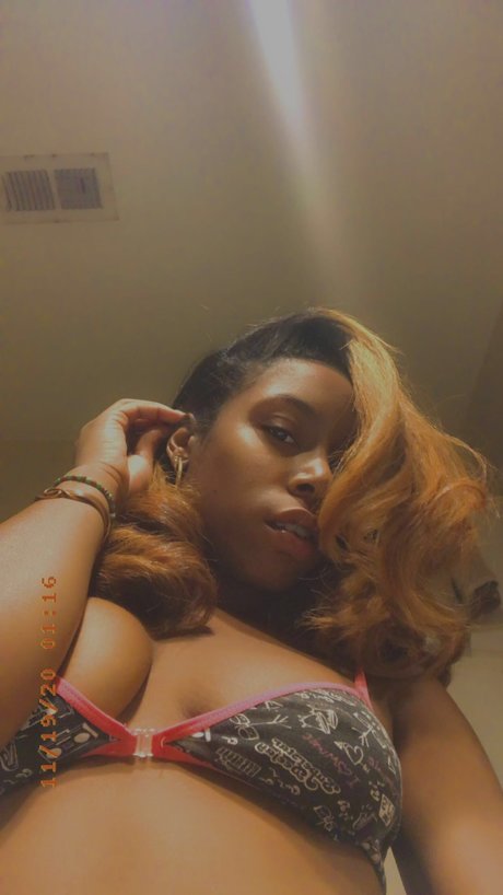 Alaston vuotanut OnlyFans-kuva Shannice Rose