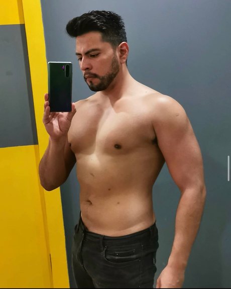 Naken läckt OnlyFans-bild av Medivlog