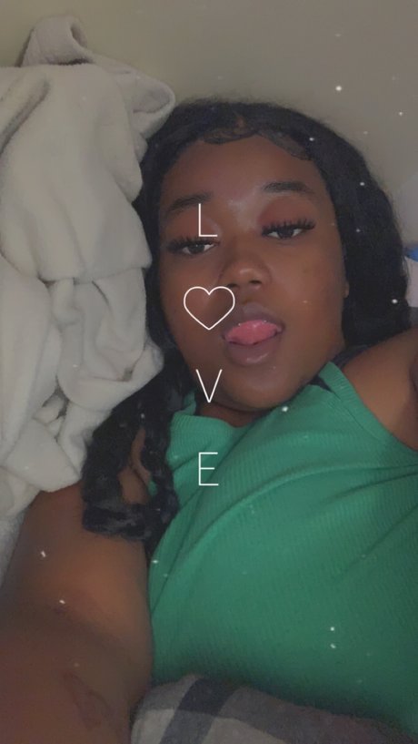 Naken läckt OnlyFans-bild av Naee 