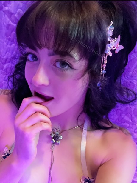 Nahá fotka uniklých OnlyFans od Venus Venom