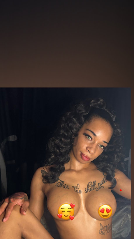Naken läckt OnlyFans-bild av Hazel