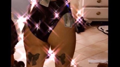 Обнаженная фотография утечки OnlyFans от Mitza
