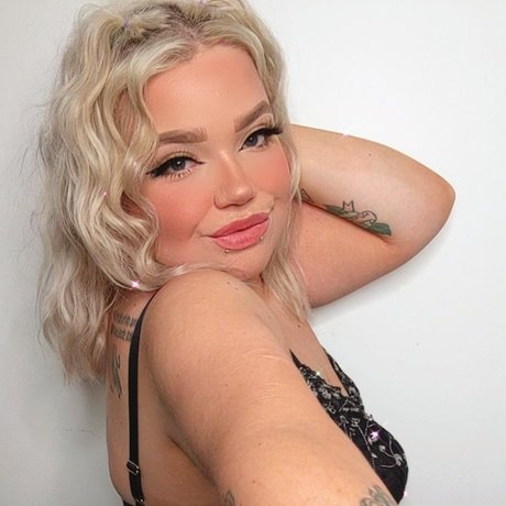 Naken läckt OnlyFans-bild av Peach 