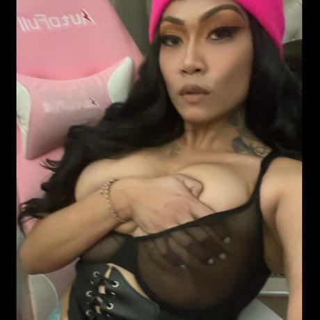 Naakte gelekte OnlyFans-foto van Mio