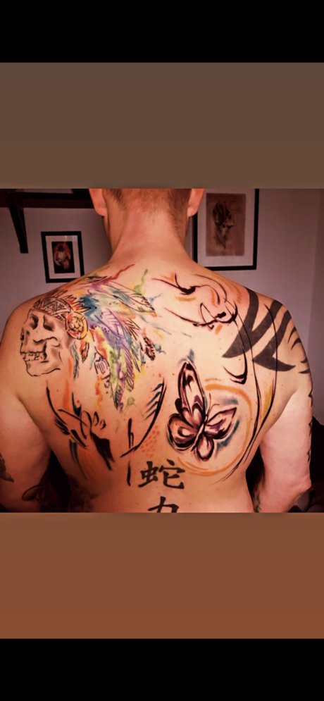 Naakte gelekte OnlyFans-foto van Tattooedguy