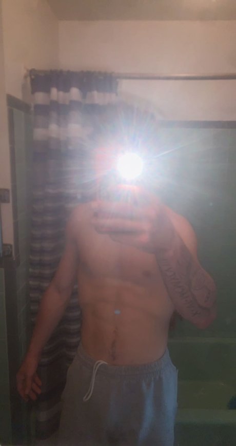 Nøgent lækket OnlyFans-billede af Thatguynoah