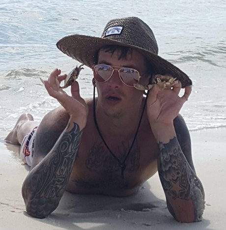 Naakte gelekte OnlyFans-foto van Teej