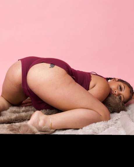 Nahá fotka uniklých OnlyFans od Elle The Honey Bunny