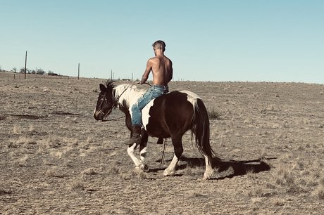 Naakte gelekte OnlyFans-foto van Tommy Rex