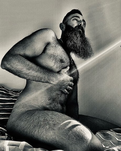 Nahá fotka uniklých OnlyFans od Beardedman