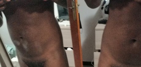 Foto nua vazada do OnlyFans de Buscomamones