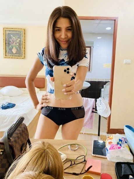 Naken läckt OnlyFans-bild av Olive