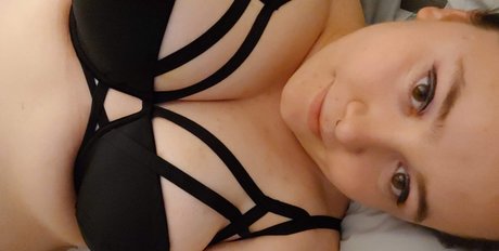 Sexy Pregnant Vixen