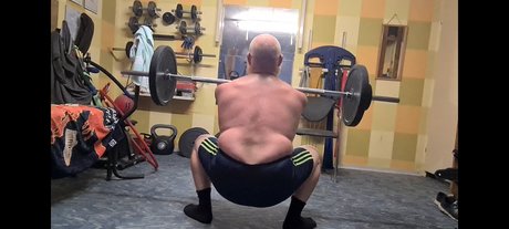 Naakte gelekte OnlyFans-foto van Gymdad